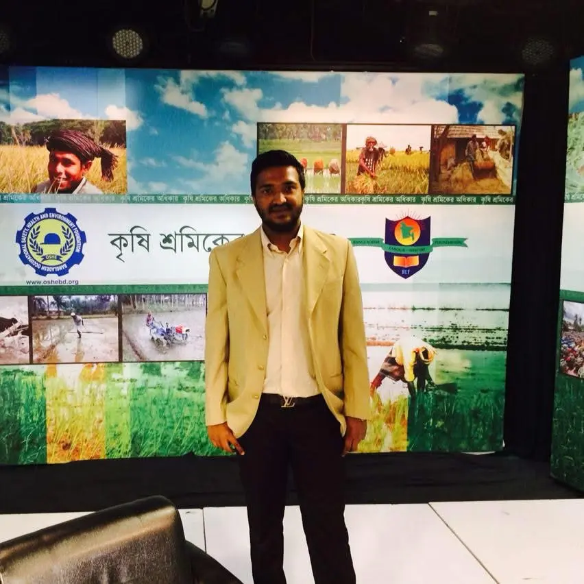 Cyrus at an agricultural exhibition display
